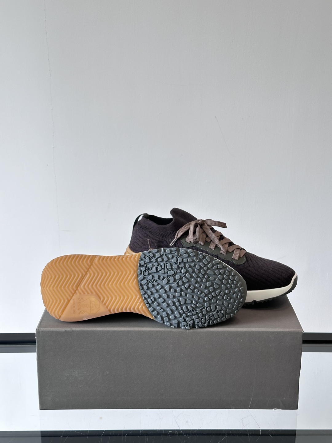 Brunello Cucinelli 新款拼色运动板男鞋 此款运动鞋面料采用进口飞织，春夏穿着舒适透气，