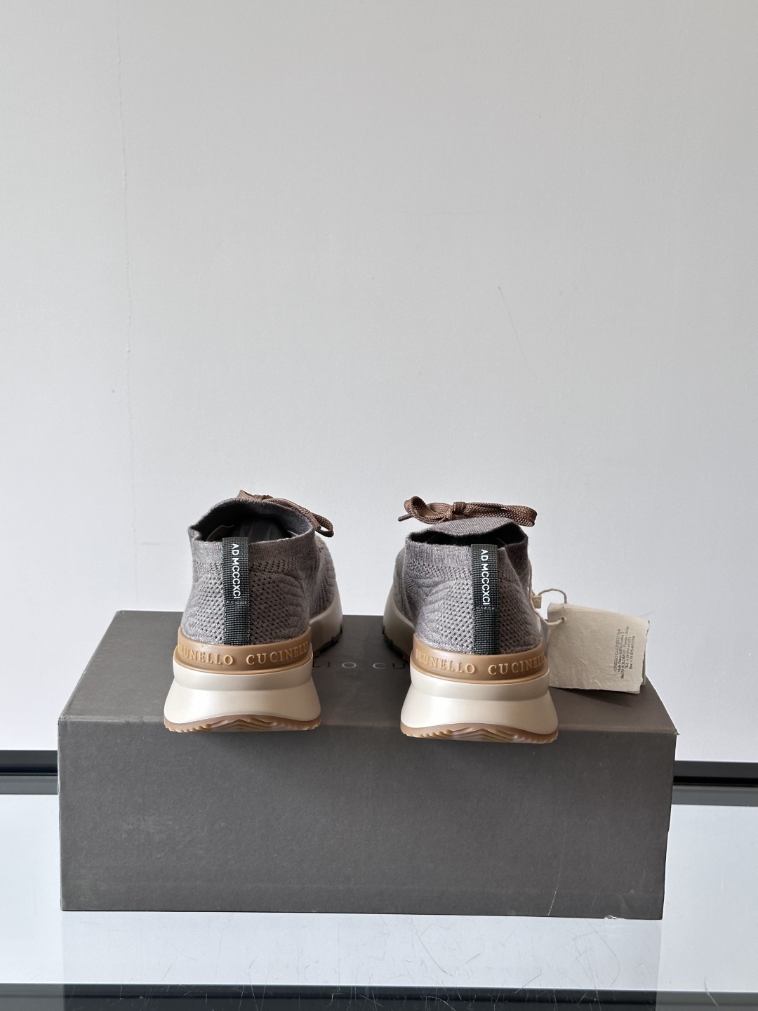 Brunello Cucinelli 新款拼色运动板男鞋 此款运动鞋面料采用进口飞织，春夏穿着舒适透气，