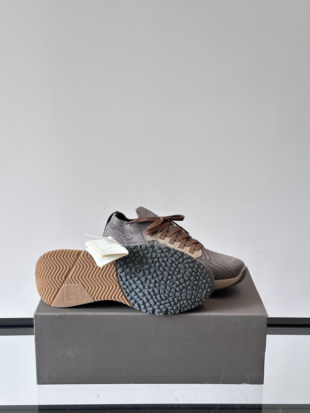 Brunello Cucinelli 新款拼色运动板男鞋 此款运动鞋面料采用进口飞织，春夏穿着舒适透气，