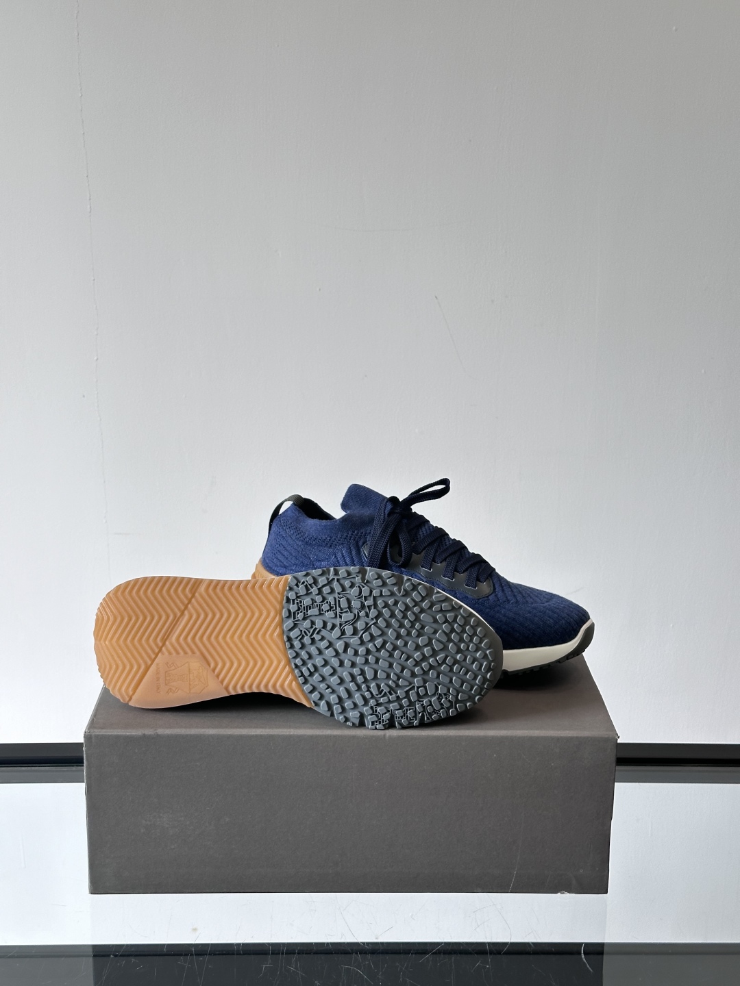 Brunello Cucinelli 新款拼色运动板男鞋 此款运动鞋面料采用进口飞织，春夏穿着舒适透气，