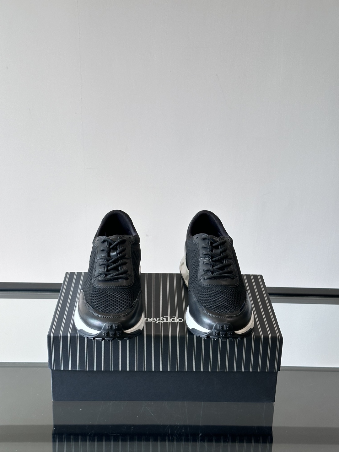 Zegna/杰尼亚 新款男士休闲运动鞋，原材料代工 采用进口科技面料拼接小牛皮制作，舒适透气，皮质细腻 