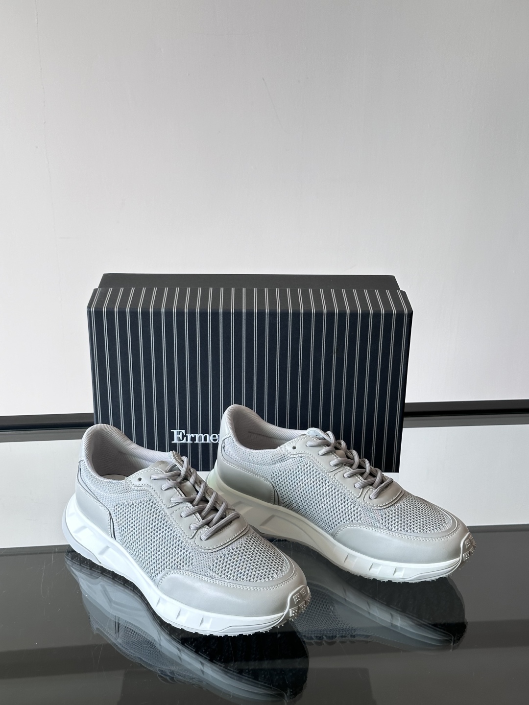 Zegna/杰尼亚 新款男士休闲运动鞋，原材料代工 采用进口科技面料拼接小牛皮制作，舒适透气，皮质细腻 