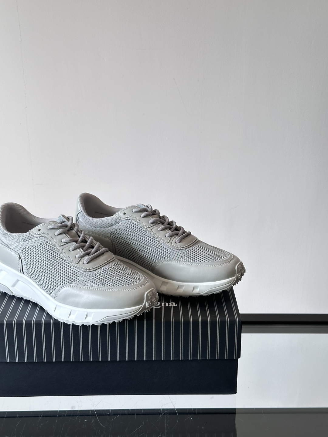 Zegna/杰尼亚 新款男士休闲运动鞋，原材料代工 采用进口科技面料拼接小牛皮制作，舒适透气，皮质细腻 