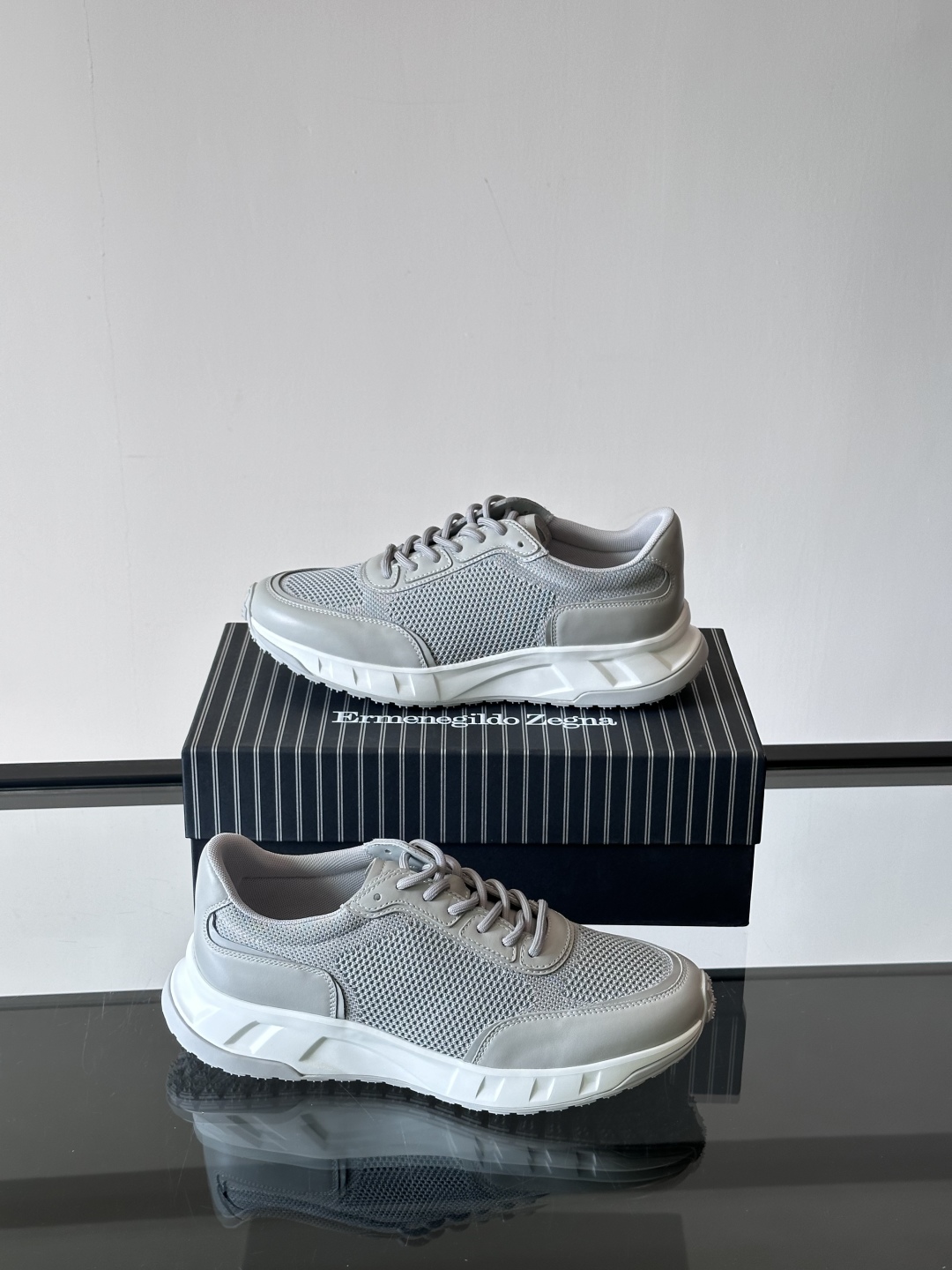 Zegna/杰尼亚 新款男士休闲运动鞋，原材料代工 采用进口科技面料拼接小牛皮制作，舒适透气，皮质细腻 