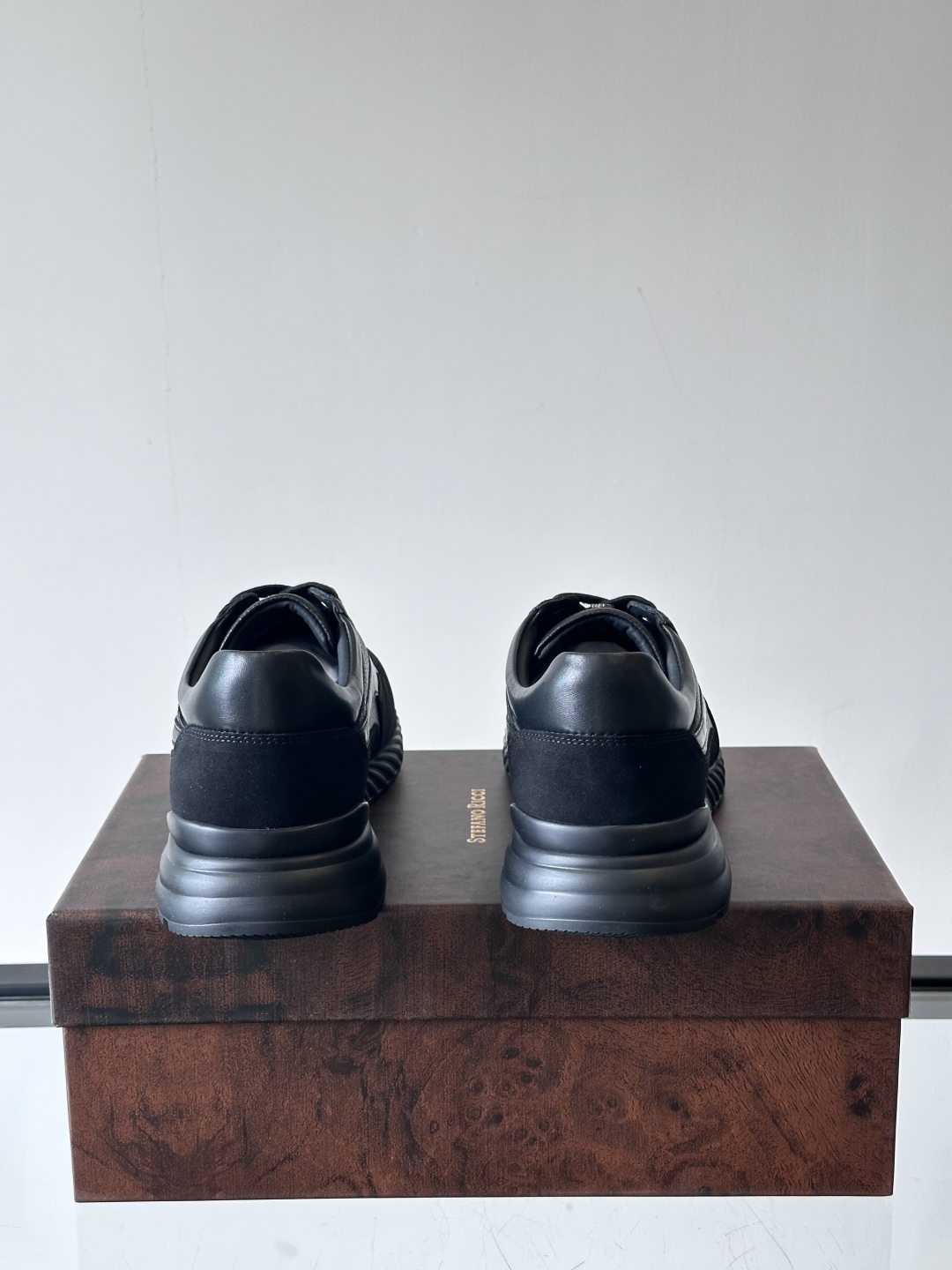 Stefano Ricci 史蒂芬高端奢侈品牌，男士休闲运动鞋，原版牛皮，质感高端细腻，内里全小牛皮面料