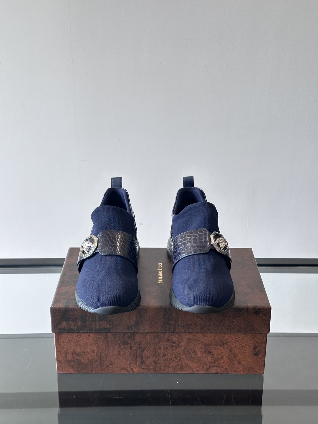 Stefano Ricci 史蒂芬高端奢侈品牌，男士休闲运动鞋，飞织面料。质感高端细腻，内里全小牛皮面料