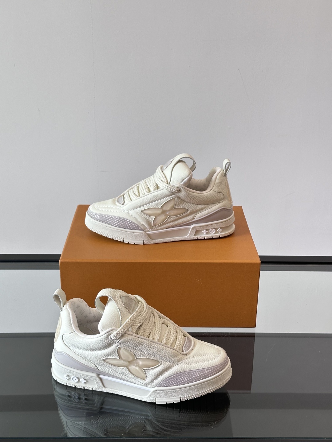 𝐋𝐨𝐮𝐢𝐬 𝐕𝐮𝐢𝐭𝐭𝐨𝐧 𝐒𝐤𝐚𝐭𝐞之前在LV大秀曝光的这款面鞋包型SK8最近确将认于202