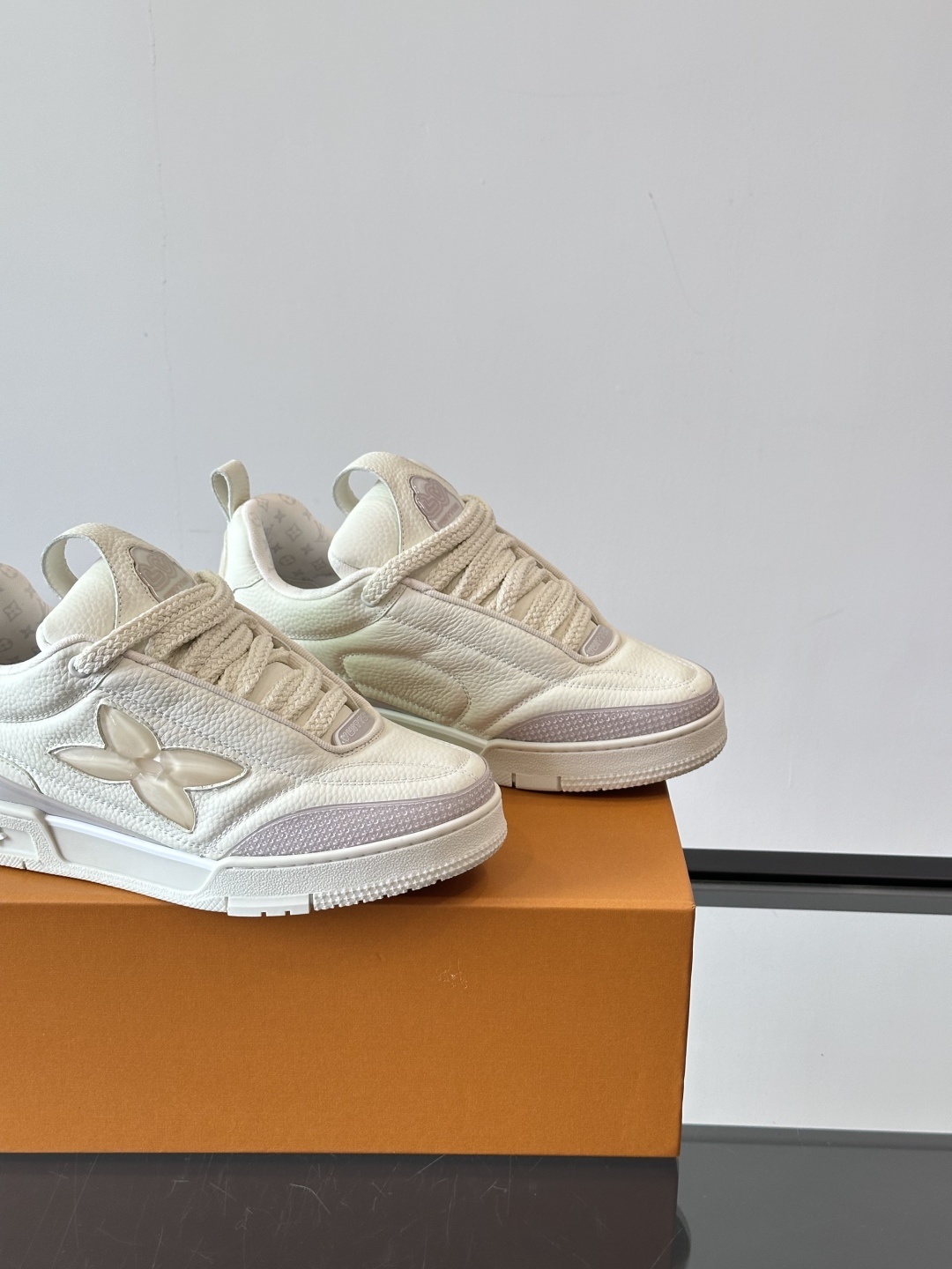 𝐋𝐨𝐮𝐢𝐬 𝐕𝐮𝐢𝐭𝐭𝐨𝐧 𝐒𝐤𝐚𝐭𝐞之前在LV大秀曝光的这款面鞋包型SK8最近确将认于202