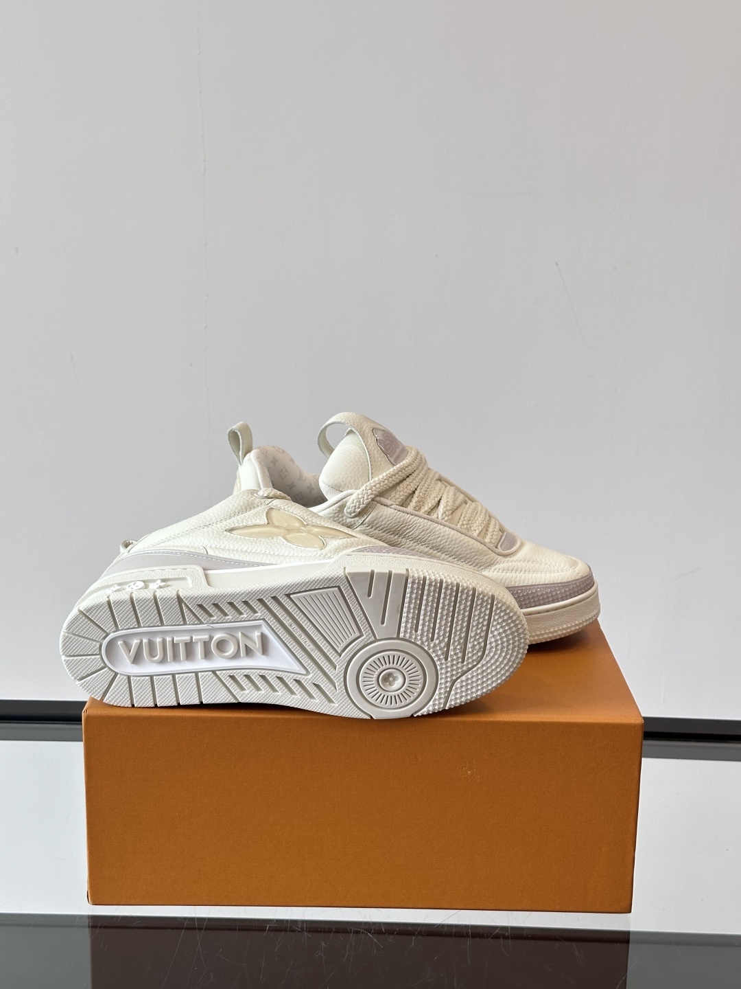 𝐋𝐨𝐮𝐢𝐬 𝐕𝐮𝐢𝐭𝐭𝐨𝐧 𝐒𝐤𝐚𝐭𝐞之前在LV大秀曝光的这款面鞋包型SK8最近确将认于202