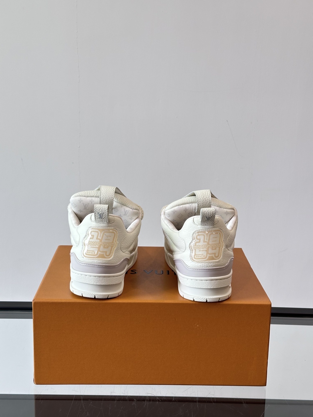 𝐋𝐨𝐮𝐢𝐬 𝐕𝐮𝐢𝐭𝐭𝐨𝐧 𝐒𝐤𝐚𝐭𝐞之前在LV大秀曝光的这款面鞋包型SK8最近确将认于202