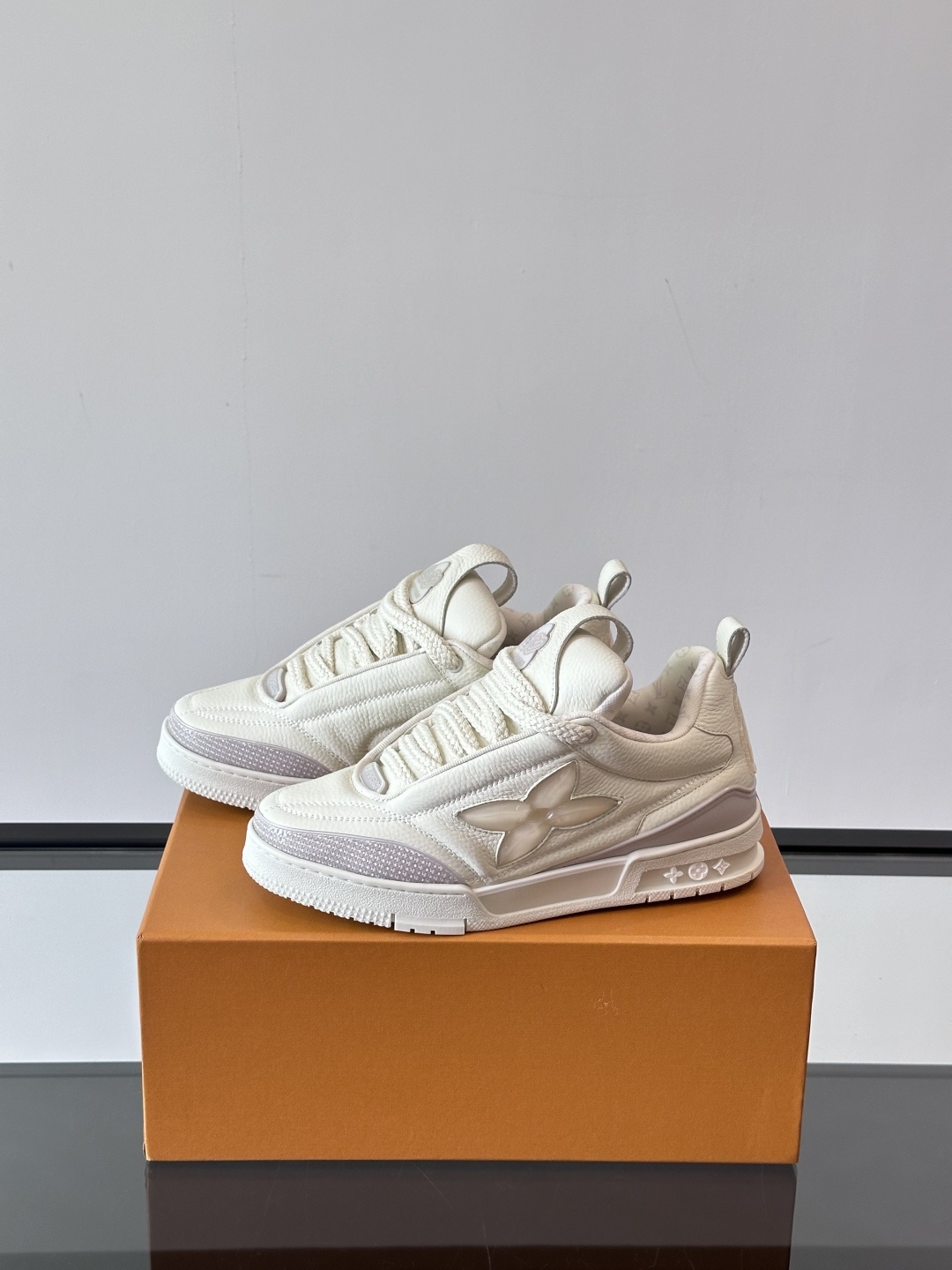𝐋𝐨𝐮𝐢𝐬 𝐕𝐮𝐢𝐭𝐭𝐨𝐧 𝐒𝐤𝐚𝐭𝐞之前在LV大秀曝光的这款面鞋包型SK8最近确将认于202