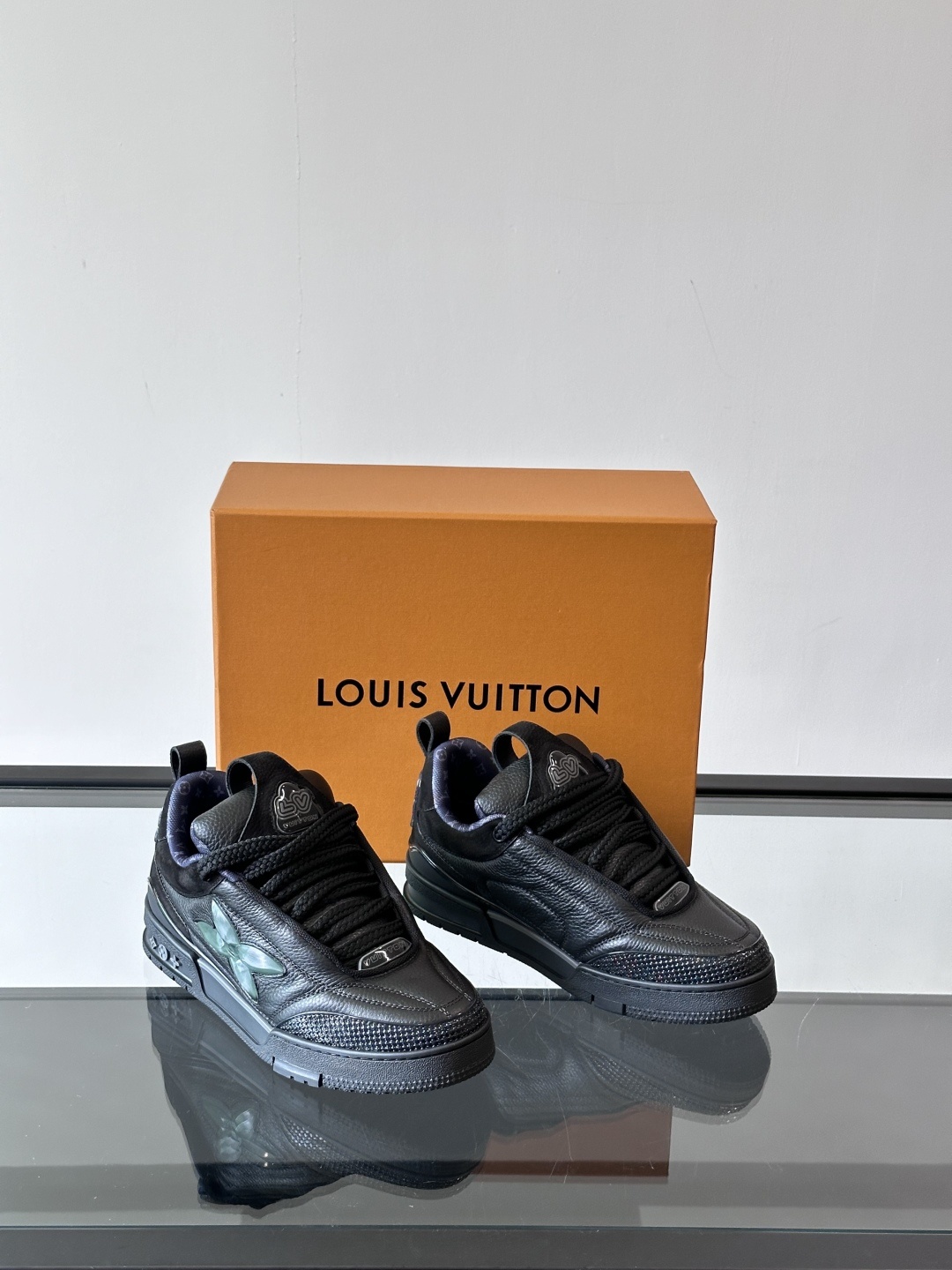 𝐋𝐨𝐮𝐢𝐬 𝐕𝐮𝐢𝐭𝐭𝐨𝐧 𝐒𝐤𝐚𝐭𝐞之前在LV大秀曝光的这款面鞋包型SK8最近确将认于202
