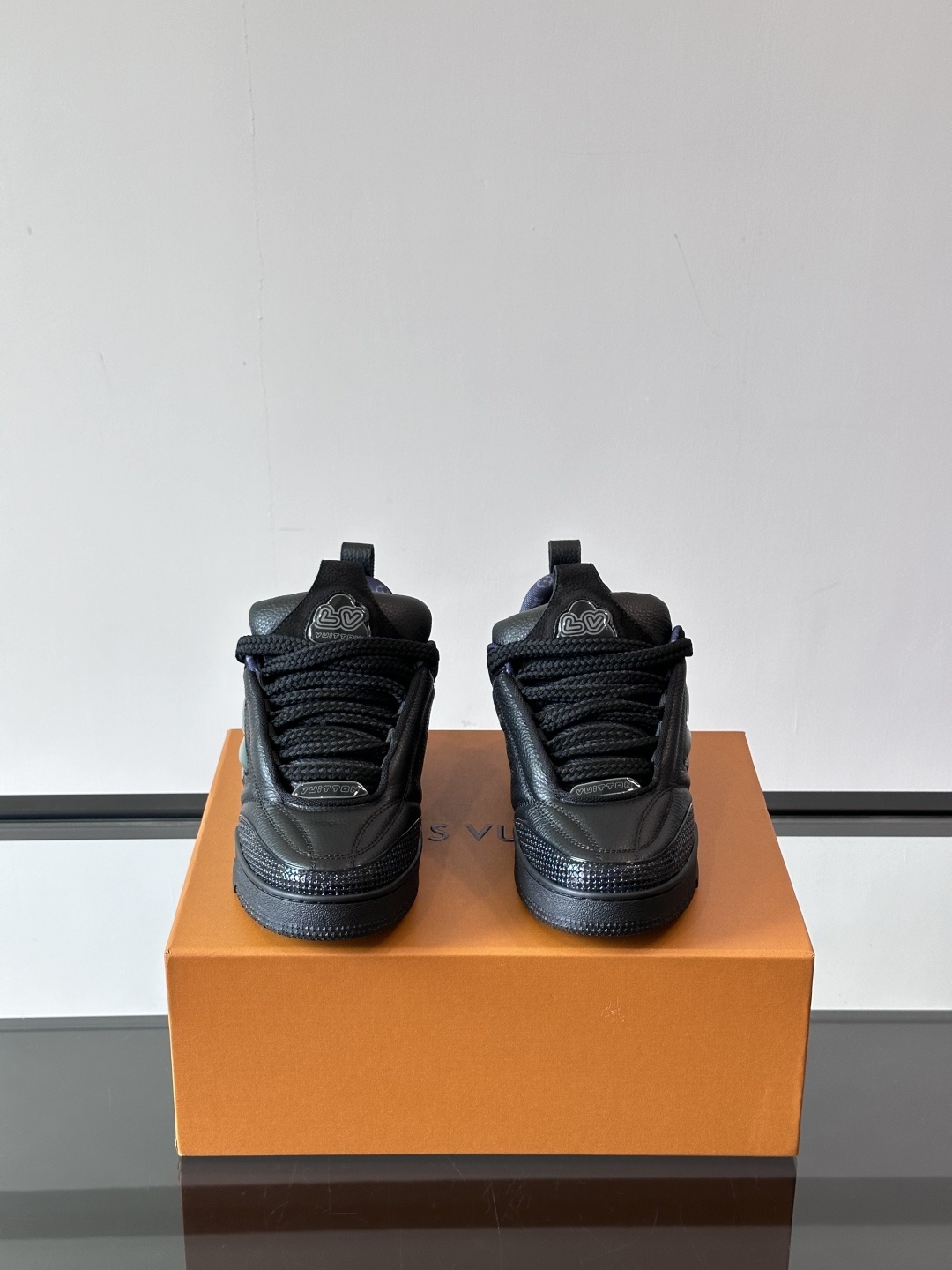 𝐋𝐨𝐮𝐢𝐬 𝐕𝐮𝐢𝐭𝐭𝐨𝐧 𝐒𝐤𝐚𝐭𝐞之前在LV大秀曝光的这款面鞋包型SK8最近确将认于202