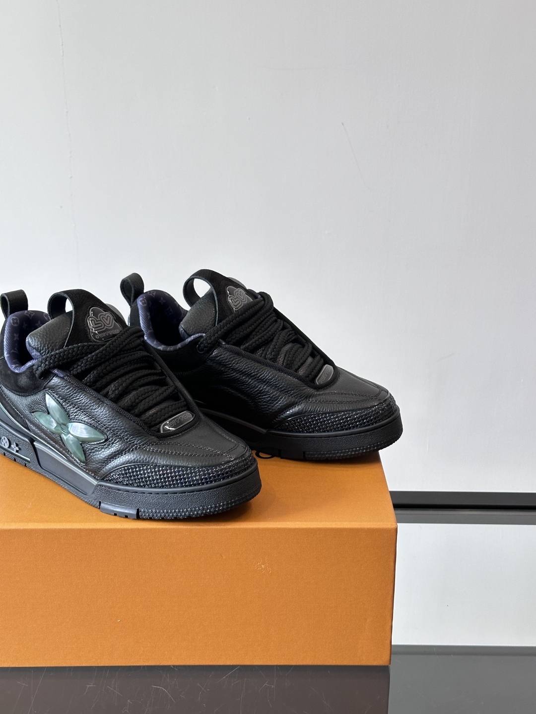 𝐋𝐨𝐮𝐢𝐬 𝐕𝐮𝐢𝐭𝐭𝐨𝐧 𝐒𝐤𝐚𝐭𝐞之前在LV大秀曝光的这款面鞋包型SK8最近确将认于202