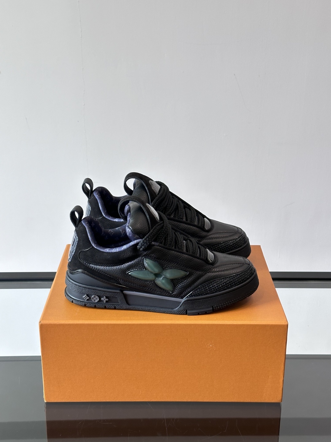 𝐋𝐨𝐮𝐢𝐬 𝐕𝐮𝐢𝐭𝐭𝐨𝐧 𝐒𝐤𝐚𝐭𝐞之前在LV大秀曝光的这款面鞋包型SK8最近确将认于202