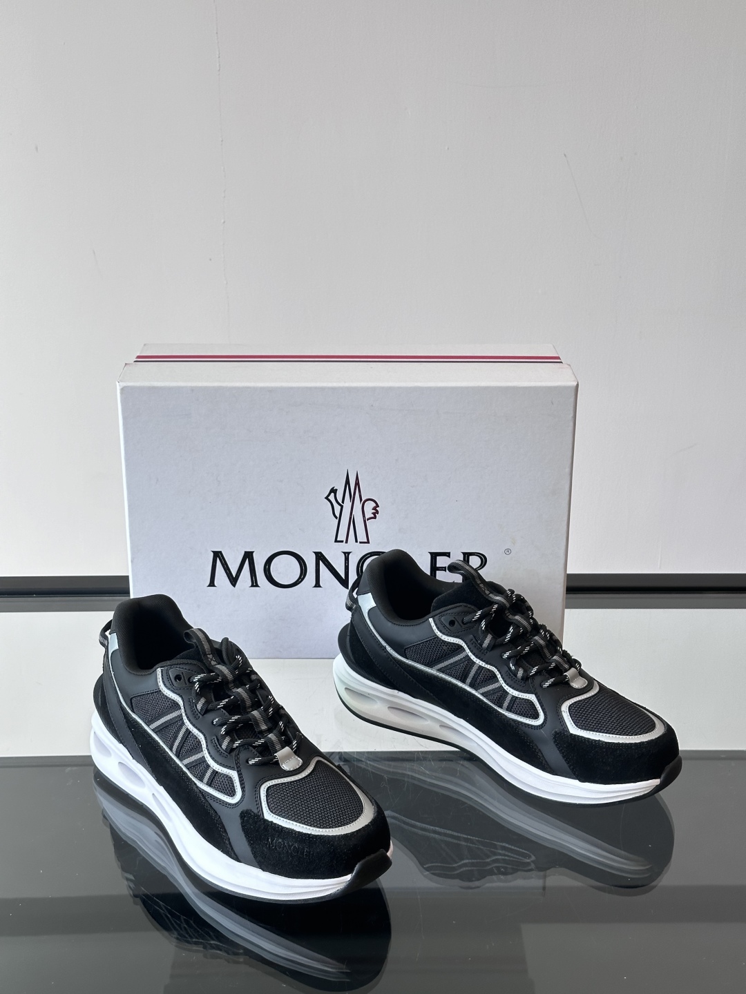 Moncler/盟可睐 Pacey男士运动鞋出货，厚底百搭秋季新款运动鞋！Pacey织物和牛巴革运动鞋是