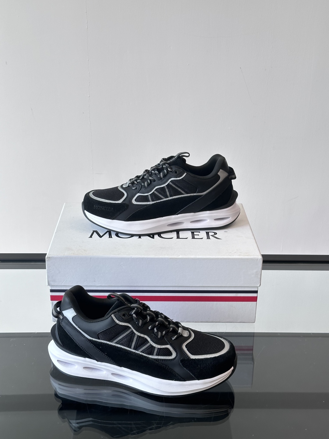 Moncler/盟可睐 Pacey男士运动鞋出货，厚底百搭秋季新款运动鞋！Pacey织物和牛巴革运动鞋是