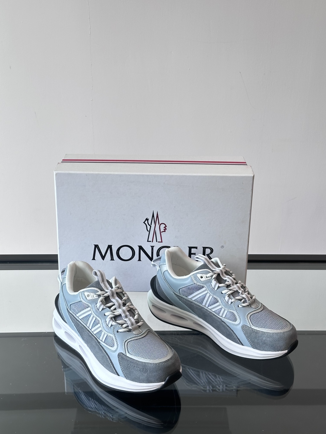 Moncler/盟可睐 Pacey男士运动鞋出货，厚底百搭秋季新款运动鞋！Pacey织物和牛巴革运动鞋是