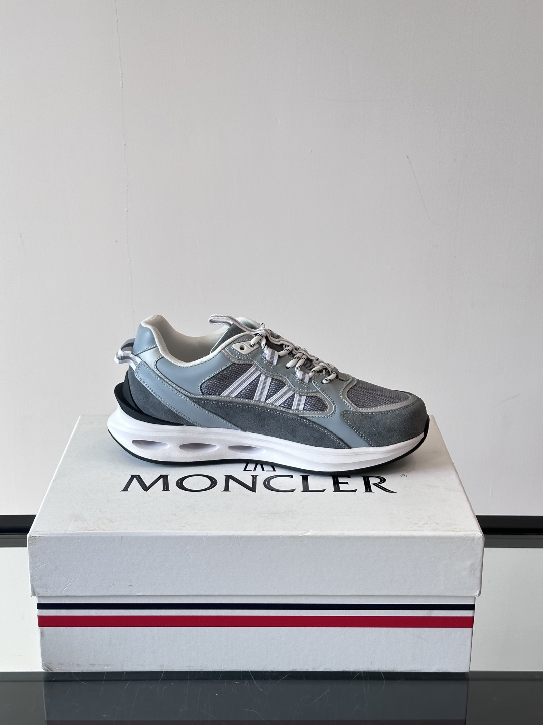 Moncler/盟可睐 Pacey男士运动鞋出货，厚底百搭秋季新款运动鞋！Pacey织物和牛巴革运动鞋是