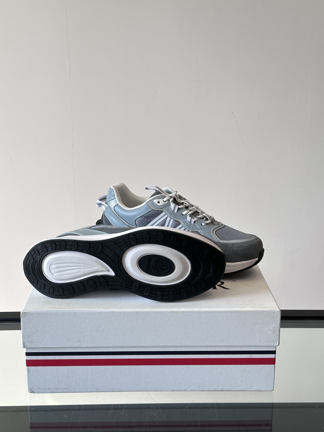Moncler/盟可睐 Pacey男士运动鞋出货，厚底百搭秋季新款运动鞋！Pacey织物和牛巴革运动鞋是