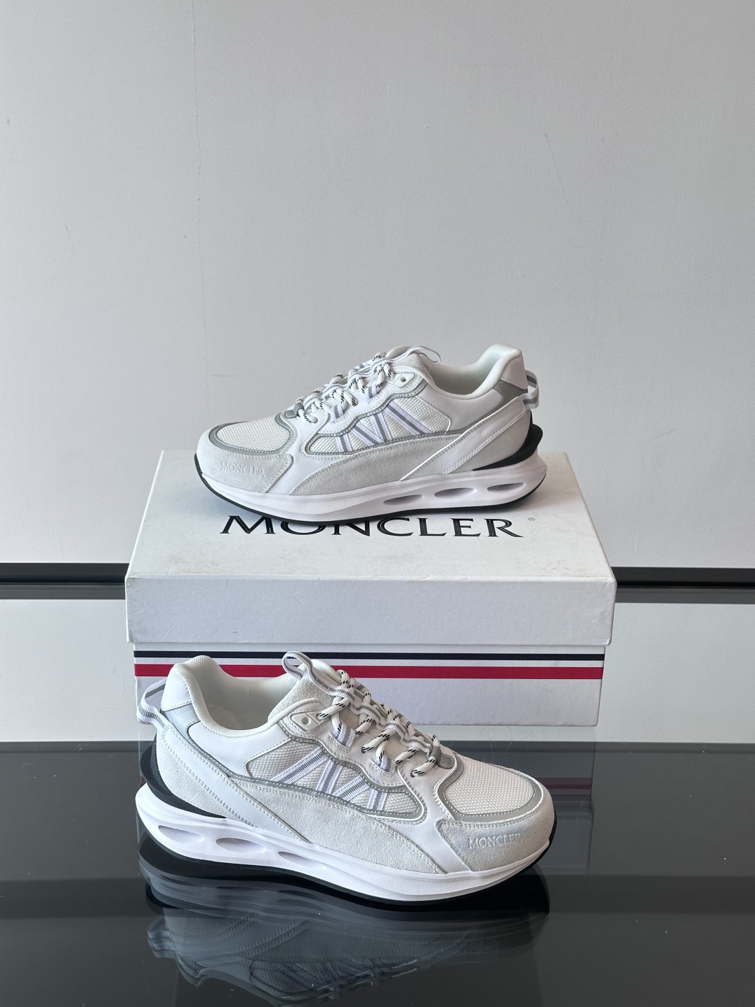 Moncler/盟可睐 Pacey男士运动鞋出货，厚底百搭秋季新款运动鞋！Pacey织物和牛巴革运动鞋是