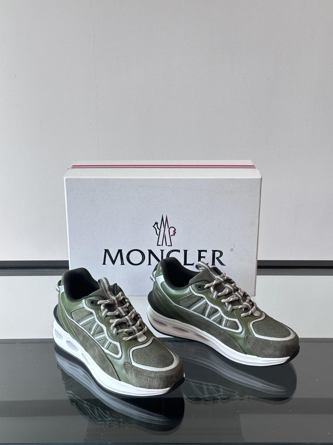 Moncler/盟可睐 Pacey男士运动鞋出货，厚底百搭秋季新款运动鞋！Pacey织物和牛巴革运动鞋是