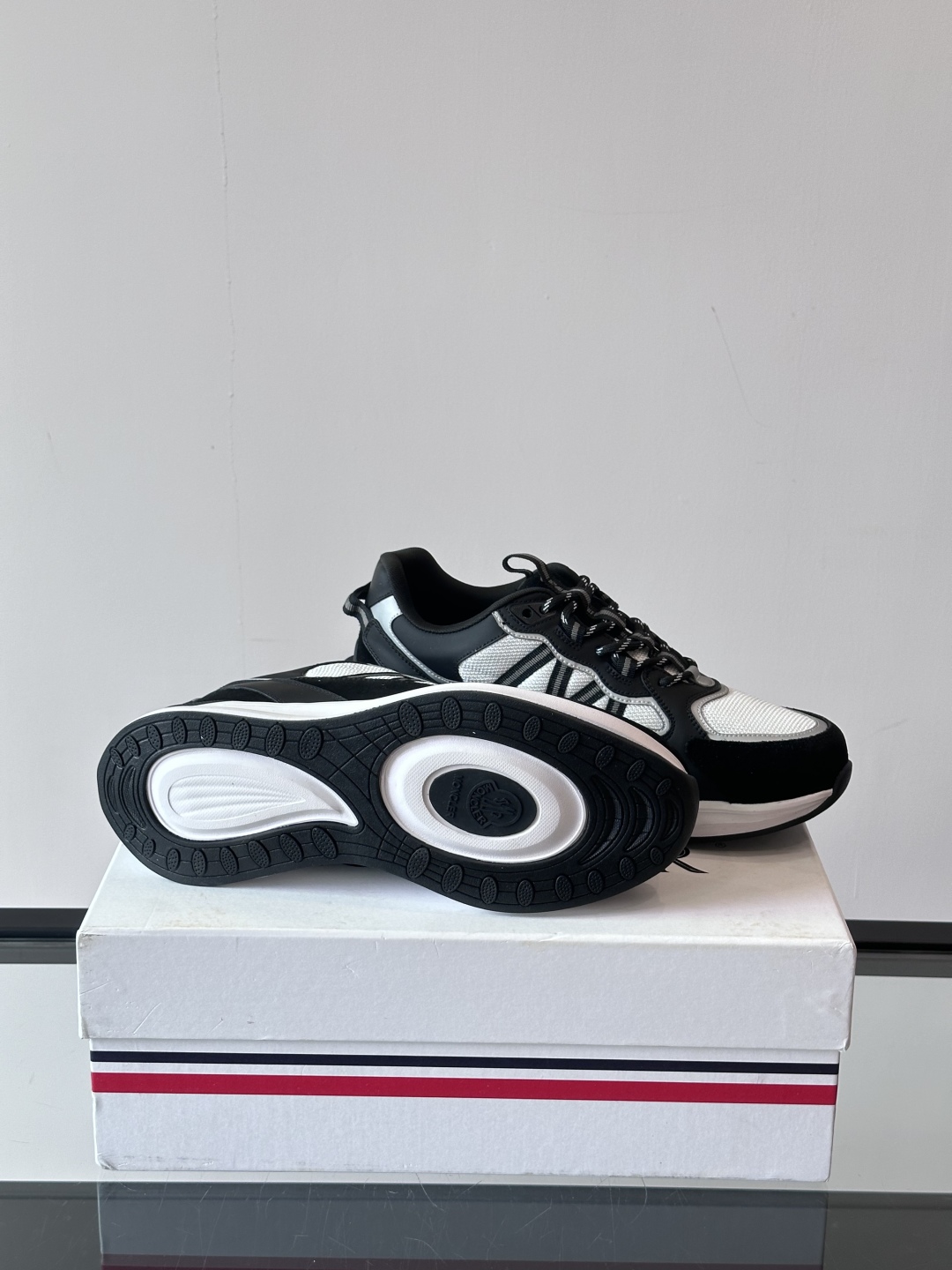 Moncler/盟可睐 Pacey男士运动鞋出货，厚底百搭秋季新款运动鞋！Pacey织物和牛巴革运动鞋是