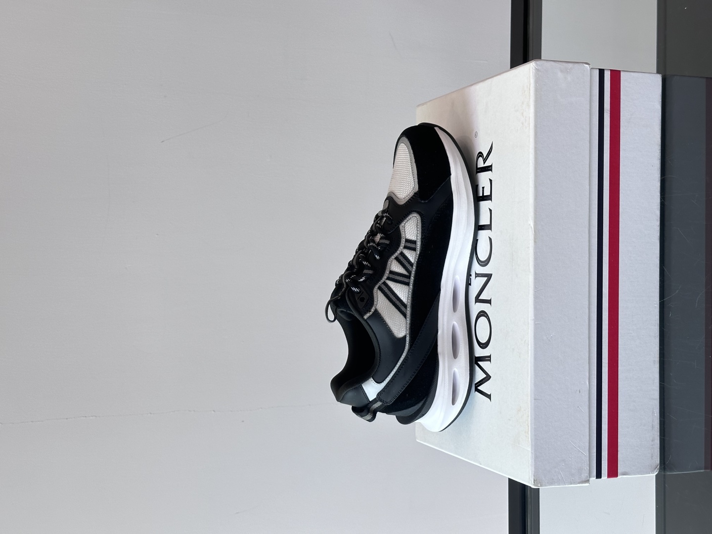 Moncler/盟可睐 Pacey男士运动鞋出货，厚底百搭秋季新款运动鞋！Pacey织物和牛巴革运动鞋是