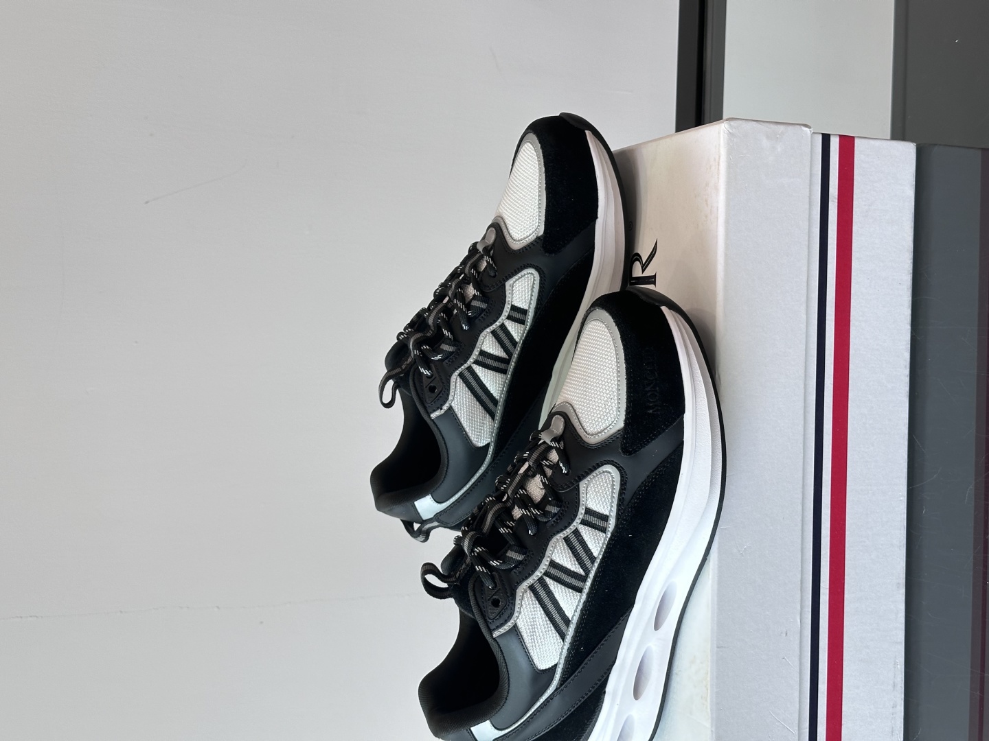 Moncler/盟可睐 Pacey男士运动鞋出货，厚底百搭秋季新款运动鞋！Pacey织物和牛巴革运动鞋是
