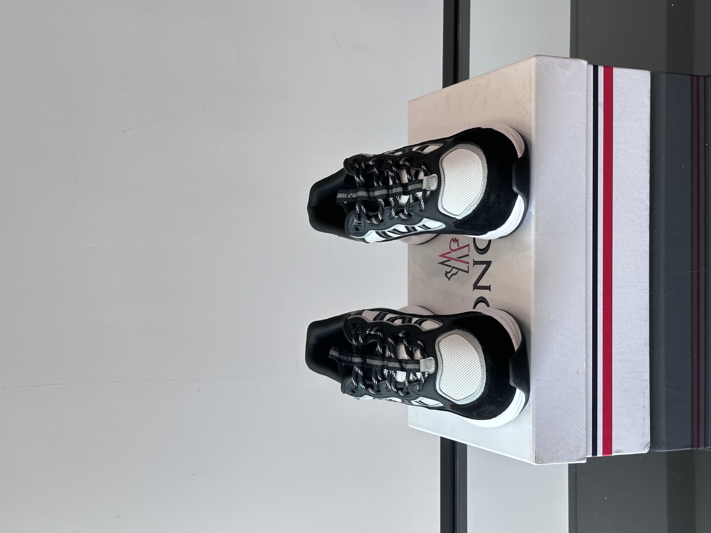 Moncler/盟可睐 Pacey男士运动鞋出货，厚底百搭秋季新款运动鞋！Pacey织物和牛巴革运动鞋是