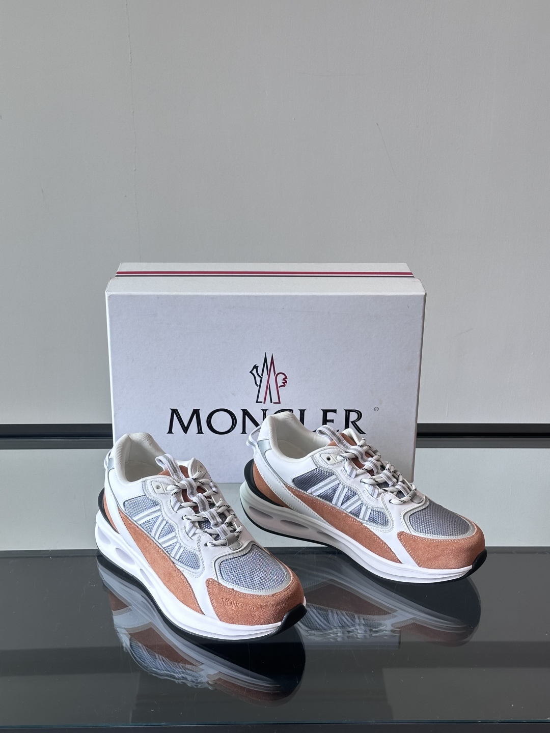 Moncler/盟可睐 Pacey男士运动鞋出货，厚底百搭秋季新款运动鞋！Pacey织物和牛巴革运动鞋是