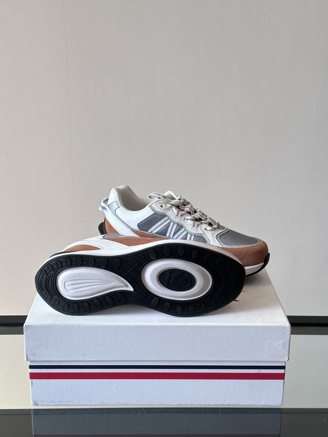 Moncler/盟可睐 Pacey男士运动鞋出货，厚底百搭秋季新款运动鞋！Pacey织物和牛巴革运动鞋是