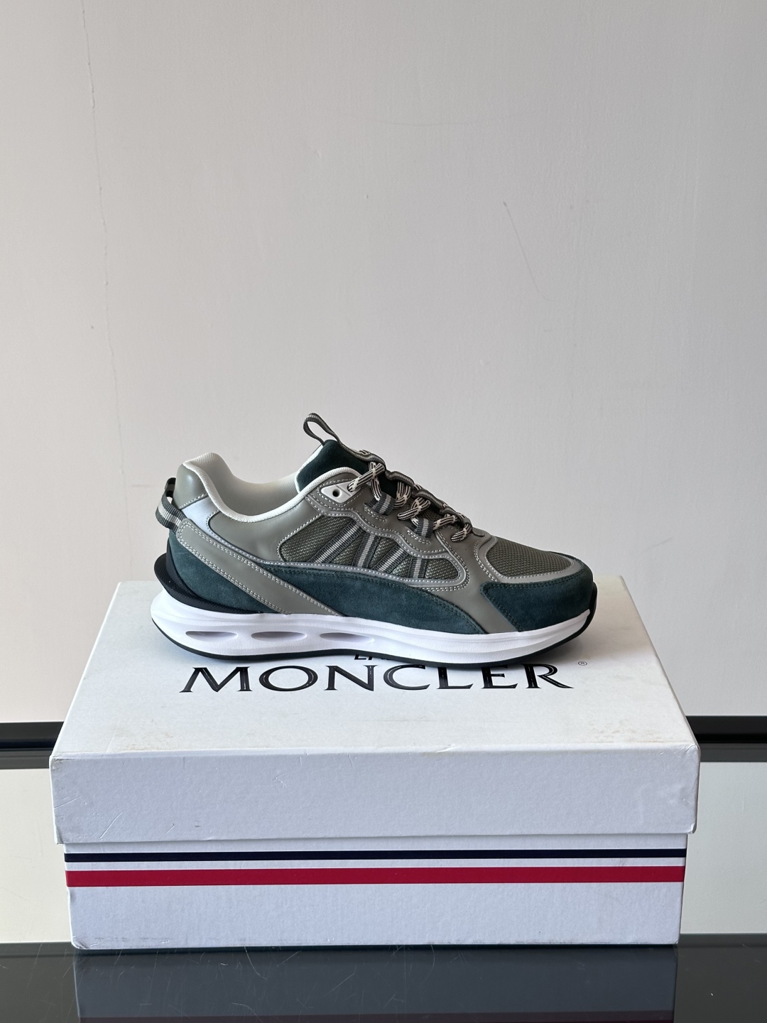 Moncler/盟可睐 Pacey男士运动鞋出货，厚底百搭秋季新款运动鞋！Pacey织物和牛巴革运动鞋是