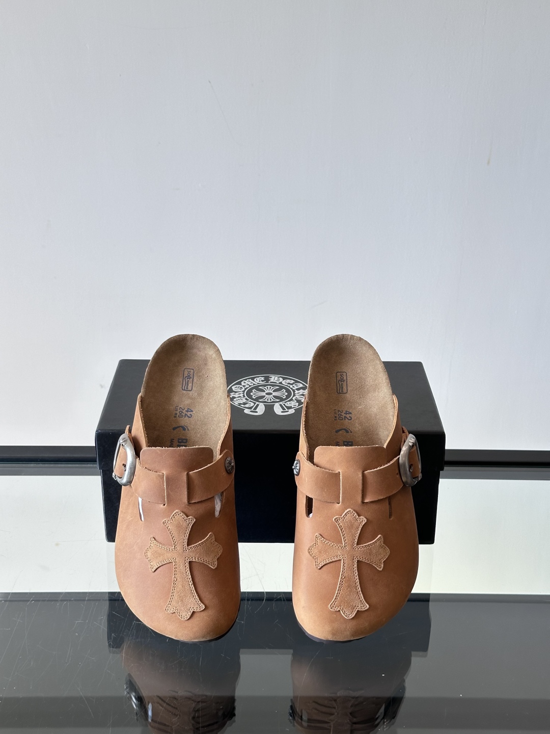 ChromeHearts ✖️Birkenstock联名勃肯鞋🔗🔗进口牛皮搭配克罗心的五金。质感拉满还不