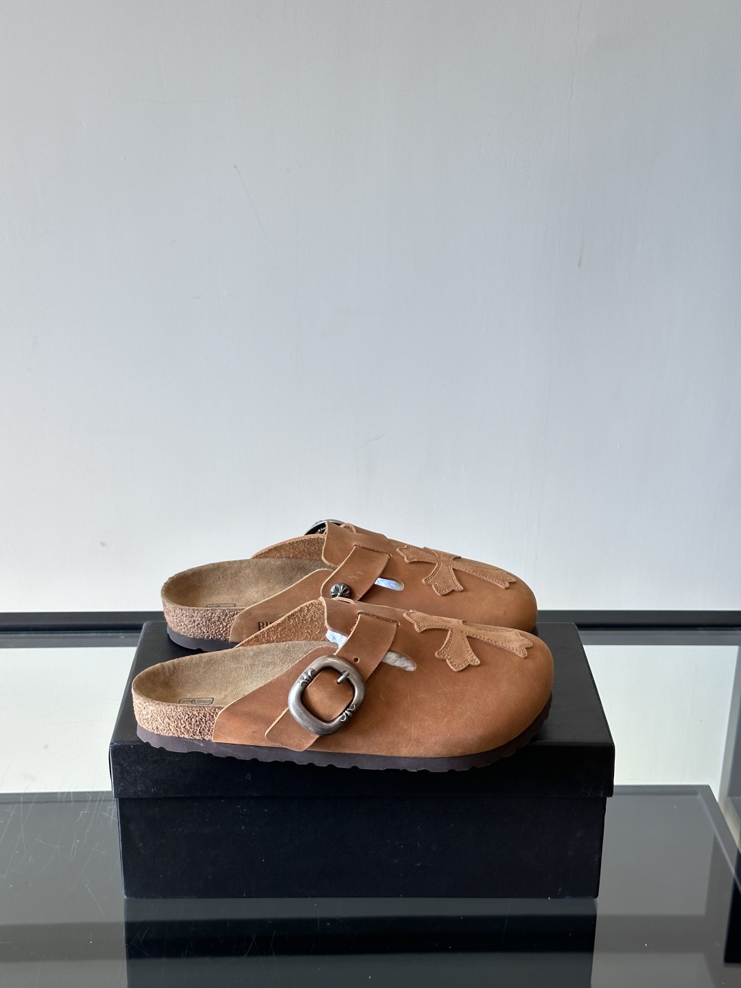 ChromeHearts ✖️Birkenstock联名勃肯鞋🔗🔗进口牛皮搭配克罗心的五金。质感拉满还不