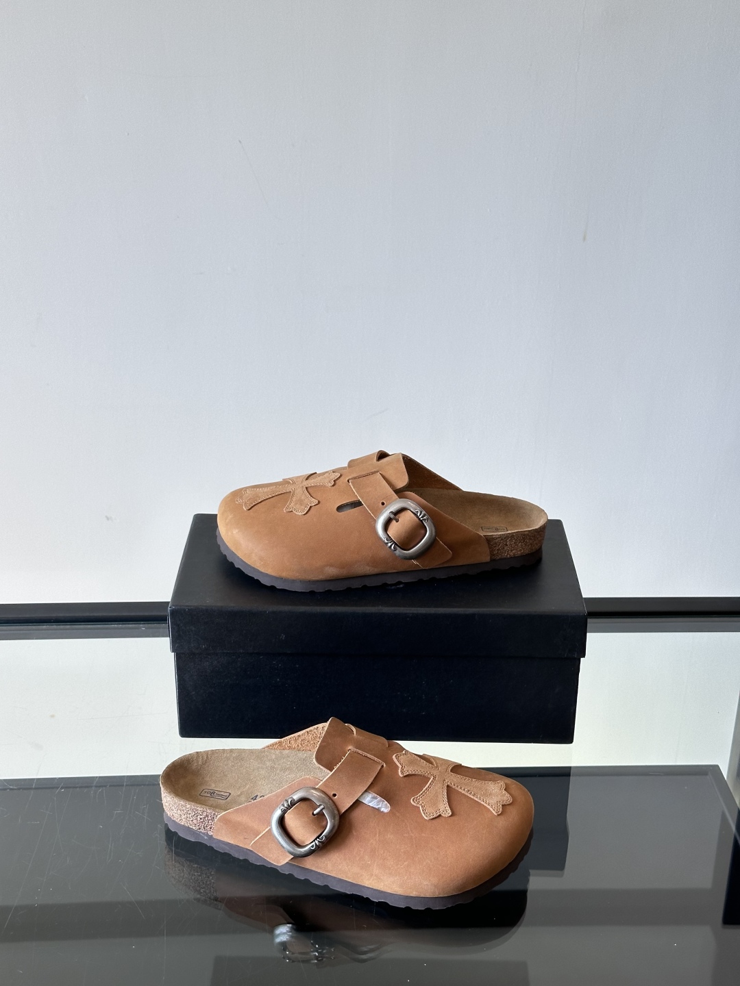 ChromeHearts ✖️Birkenstock联名勃肯鞋🔗🔗进口牛皮搭配克罗心的五金。质感拉满还不