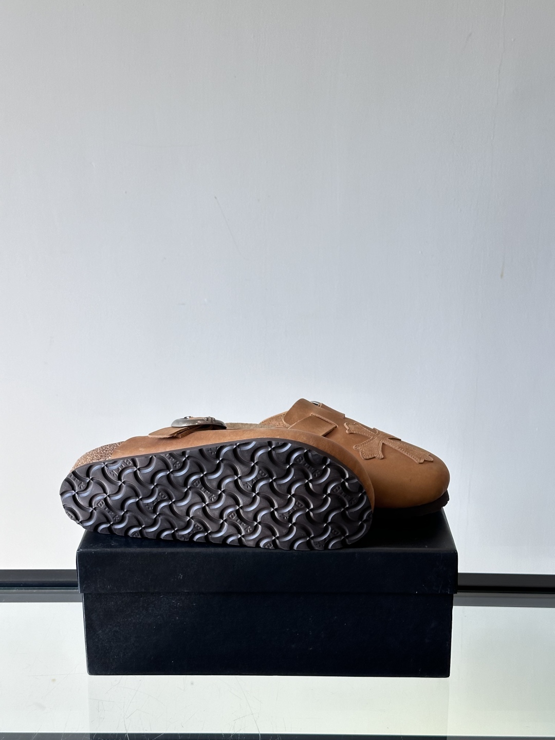 ChromeHearts ✖️Birkenstock联名勃肯鞋🔗🔗进口牛皮搭配克罗心的五金。质感拉满还不