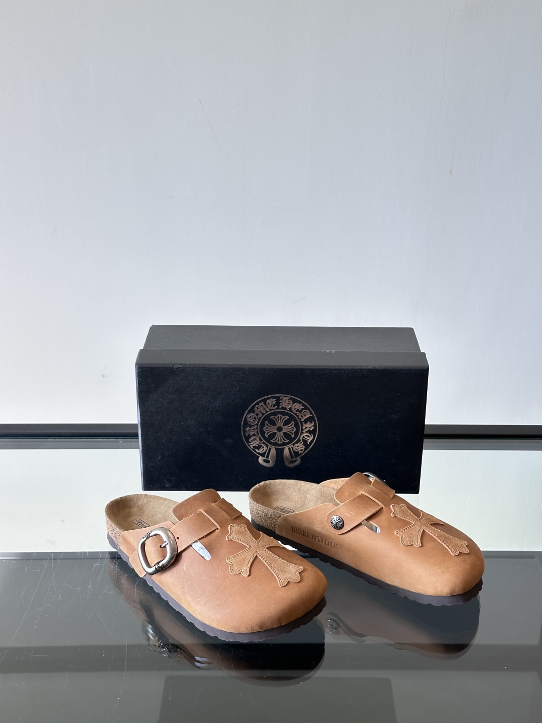ChromeHearts ✖️Birkenstock联名勃肯鞋🔗🔗进口牛皮搭配克罗心的五金。质感拉满还不