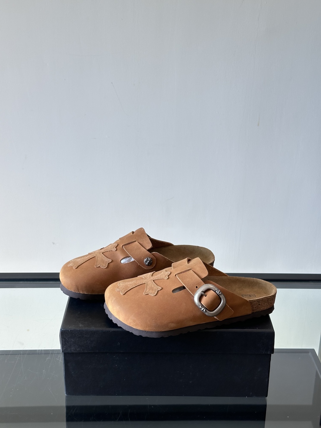 ChromeHearts ✖️Birkenstock联名勃肯鞋🔗🔗进口牛皮搭配克罗心的五金。质感拉满还不