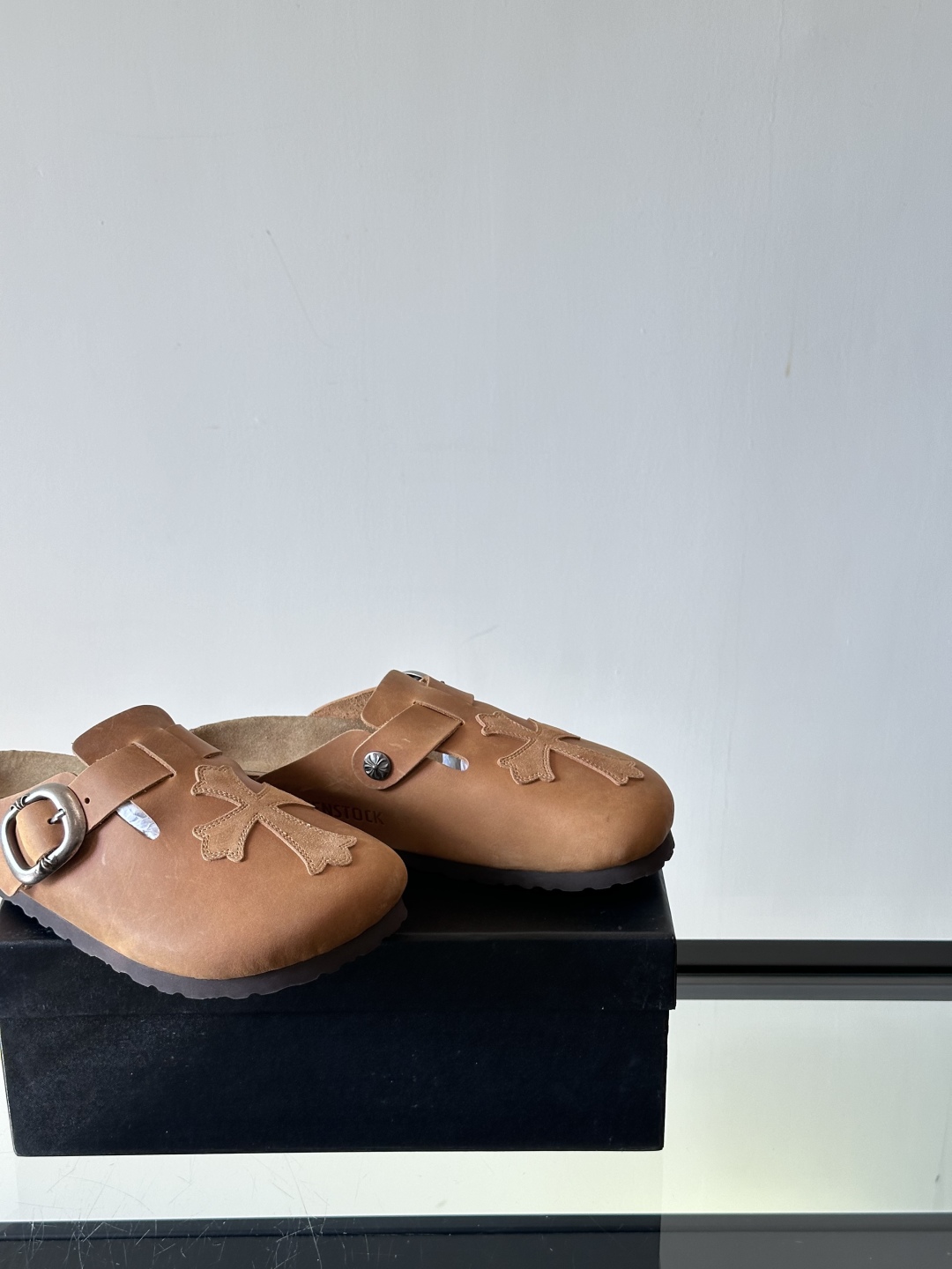 ChromeHearts ✖️Birkenstock联名勃肯鞋🔗🔗进口牛皮搭配克罗心的五金。质感拉满还不