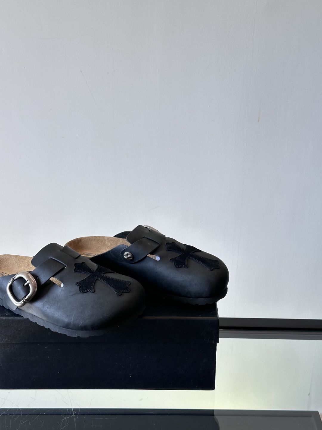 ChromeHearts ✖️Birkenstock联名勃肯鞋🔗🔗进口牛皮搭配克罗心的五金。质感拉满还不