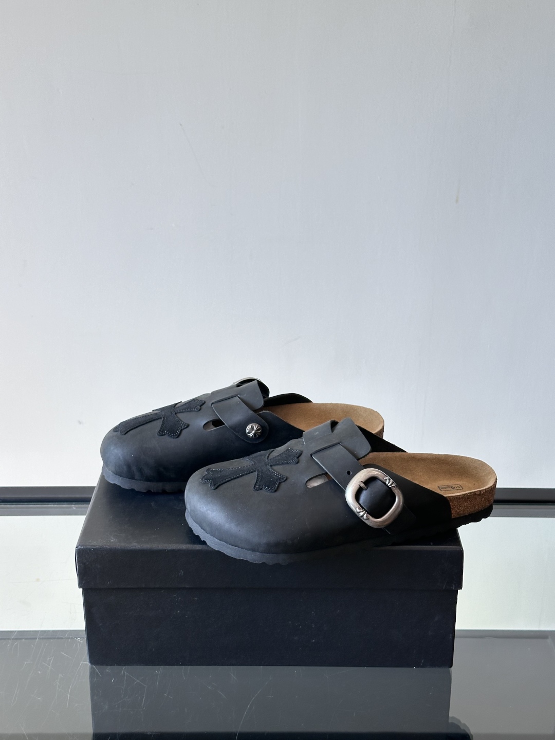 ChromeHearts ✖️Birkenstock联名勃肯鞋🔗🔗进口牛皮搭配克罗心的五金。质感拉满还不