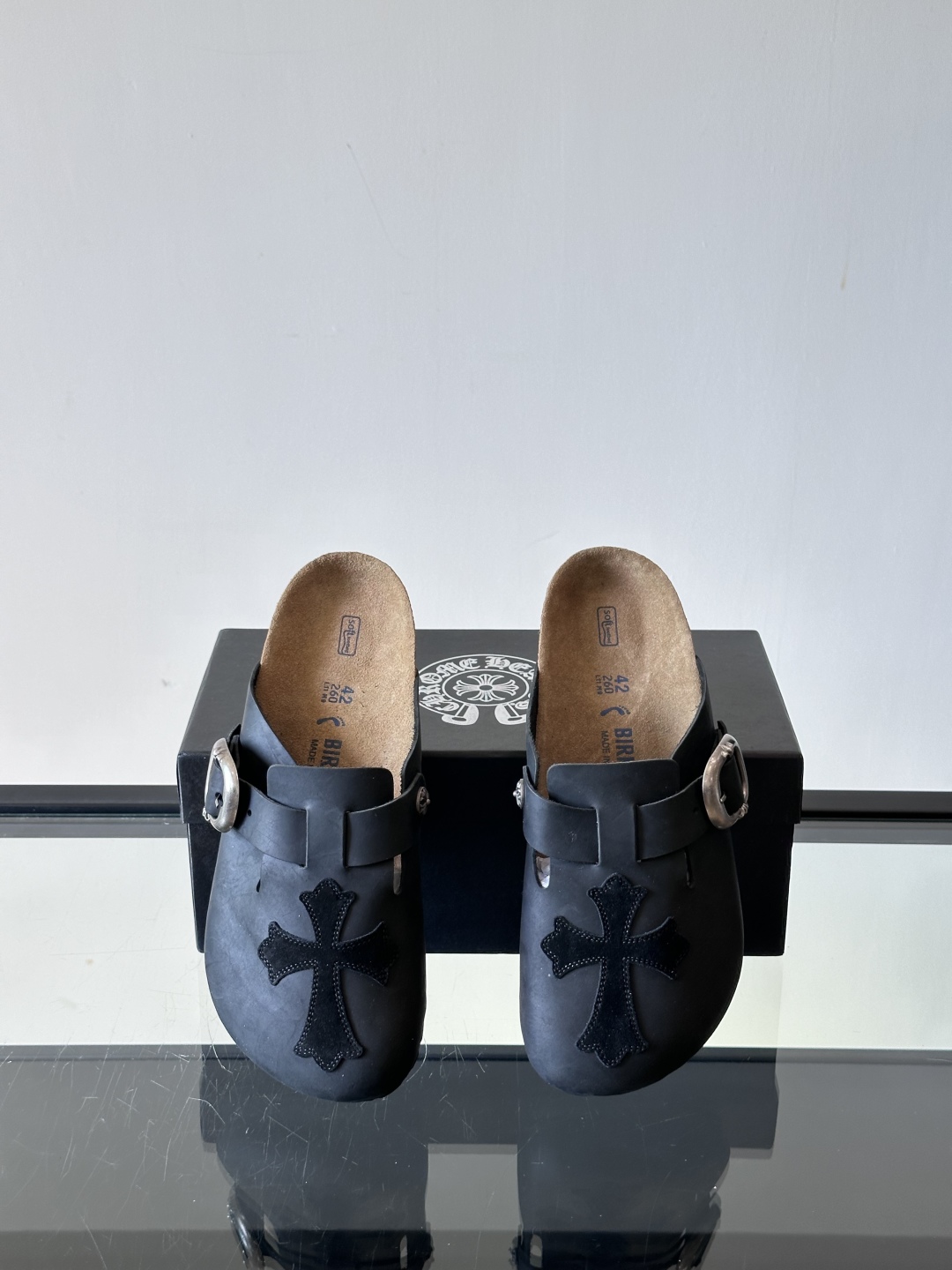ChromeHearts ✖️Birkenstock联名勃肯鞋🔗🔗进口牛皮搭配克罗心的五金。质感拉满还不