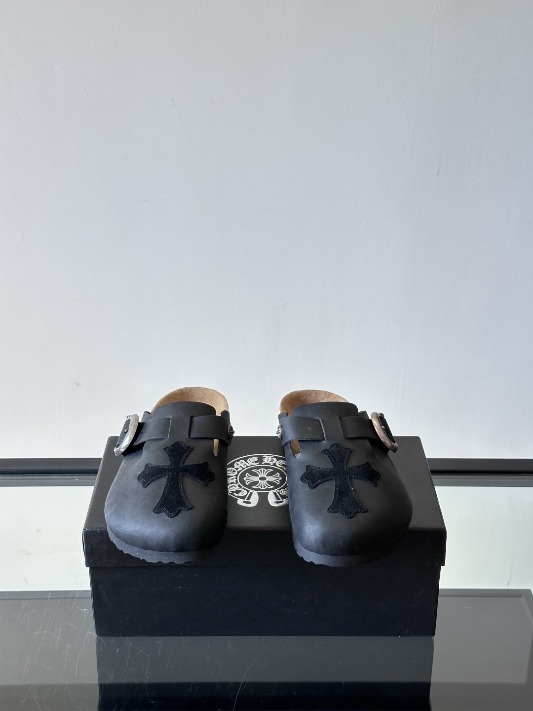 ChromeHearts ✖️Birkenstock联名勃肯鞋🔗🔗进口牛皮搭配克罗心的五金。质感拉满还不