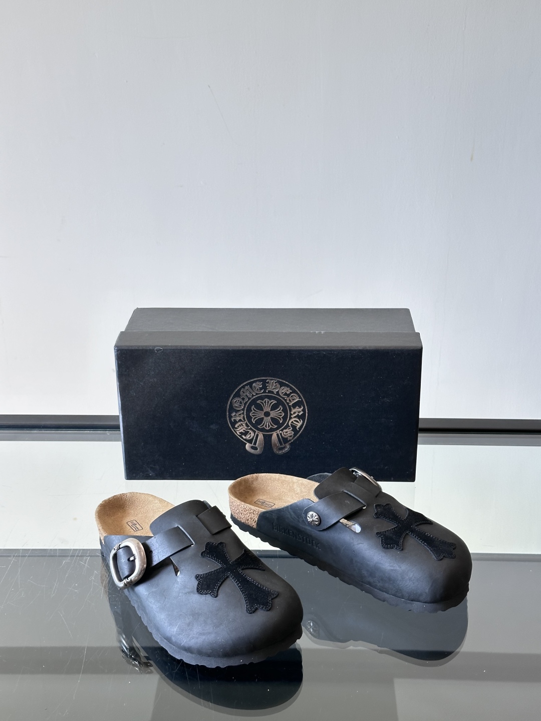 ChromeHearts ✖️Birkenstock联名勃肯鞋🔗🔗进口牛皮搭配克罗心的五金。质感拉满还不