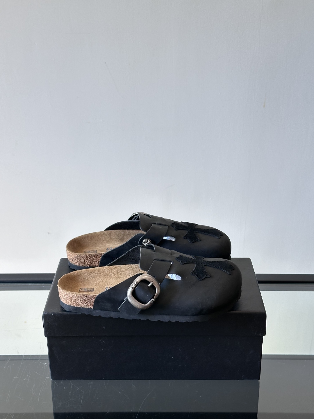 ChromeHearts ✖️Birkenstock联名勃肯鞋🔗🔗进口牛皮搭配克罗心的五金。质感拉满还不