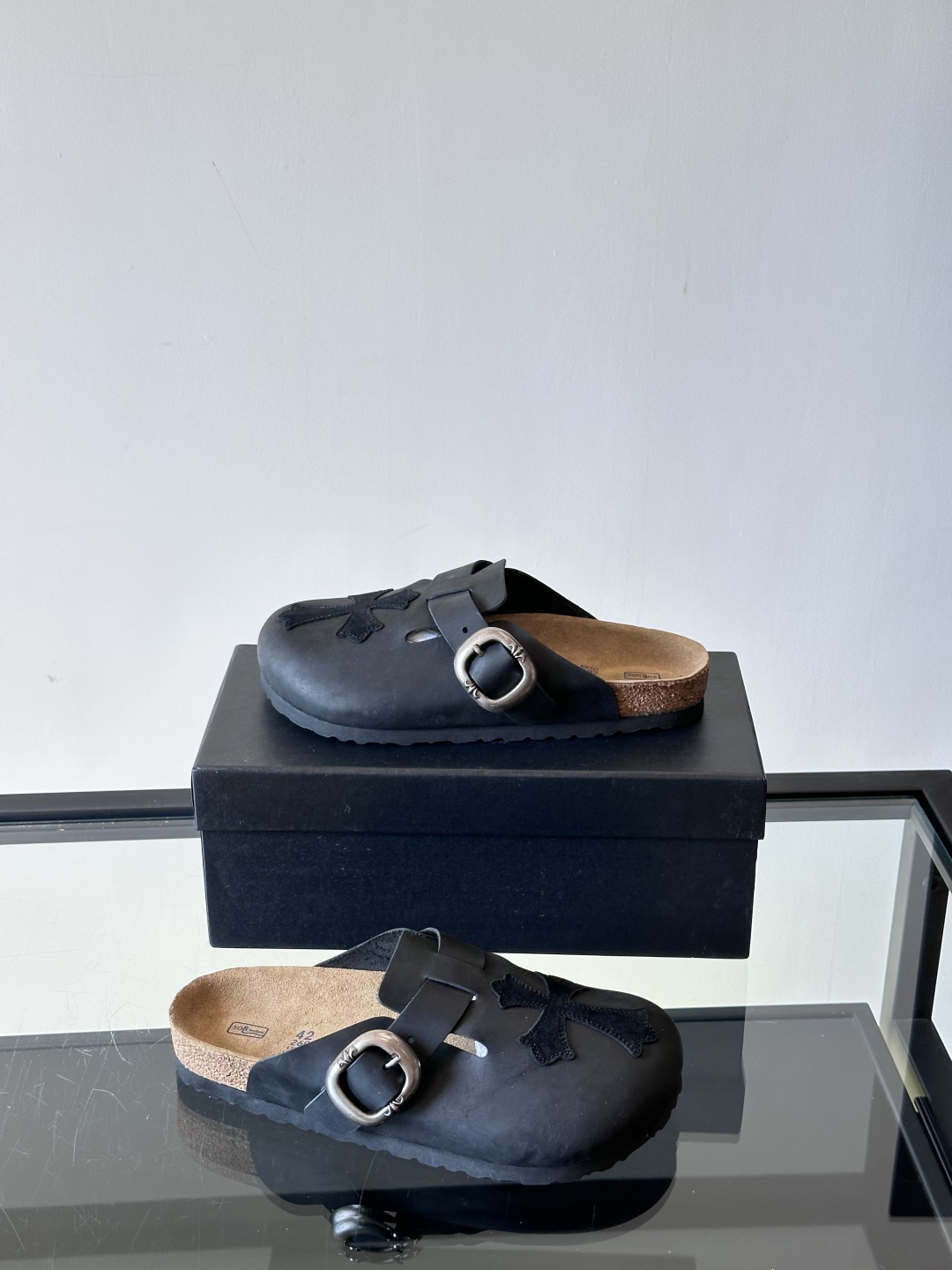 ChromeHearts ✖️Birkenstock联名勃肯鞋🔗🔗进口牛皮搭配克罗心的五金。质感拉满还不