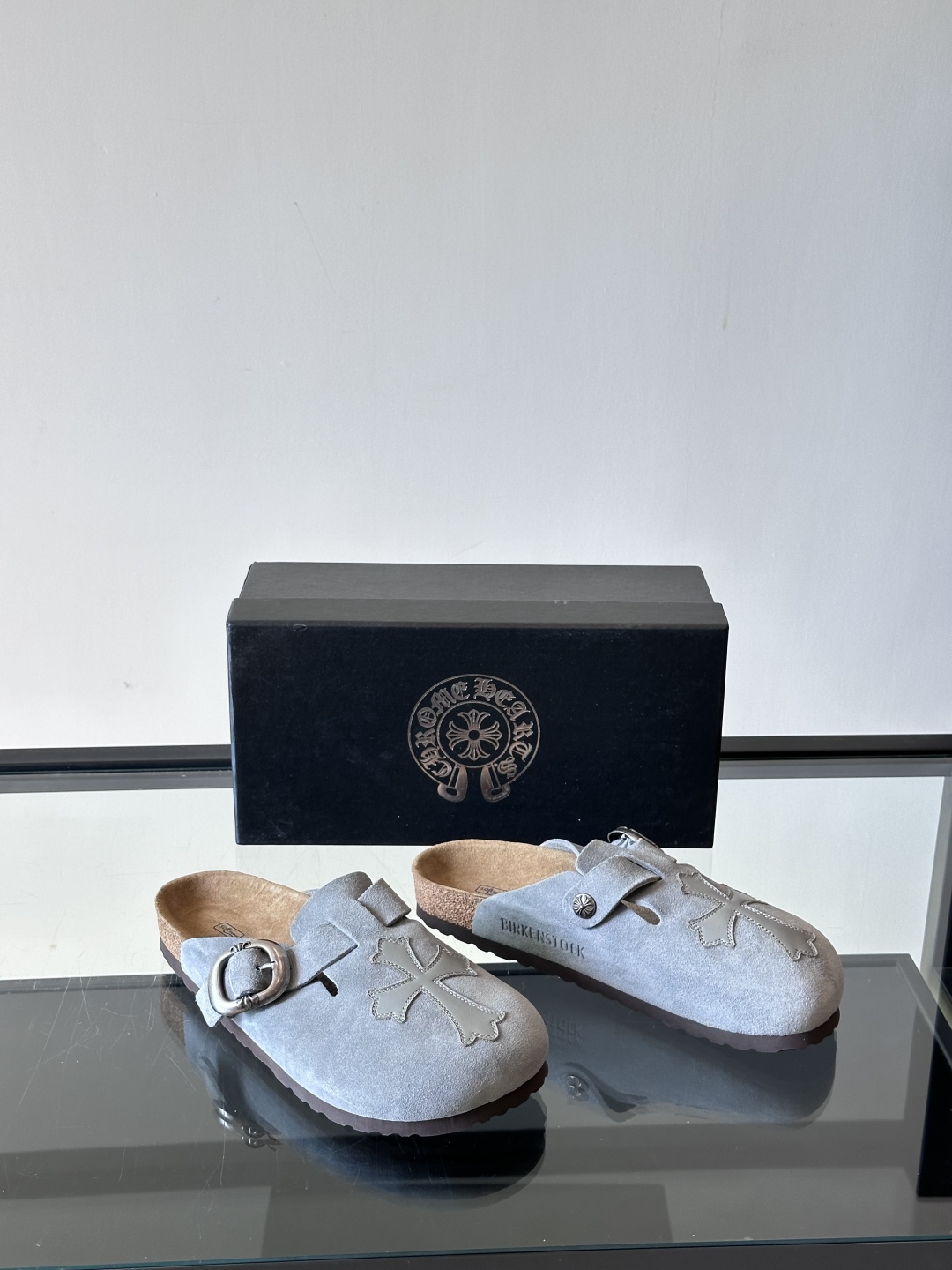 ChromeHearts ✖️Birkenstock联名勃肯鞋🔗🔗进口反绒牛皮搭配克罗心的五金。质感拉满