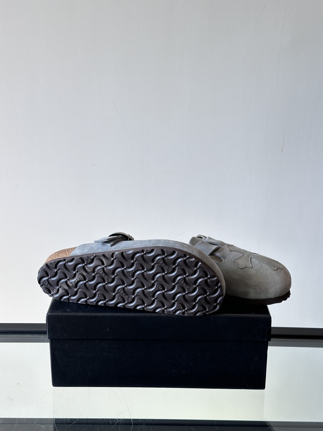 ChromeHearts ✖️Birkenstock联名勃肯鞋🔗🔗进口反绒牛皮搭配克罗心的五金。质感拉满