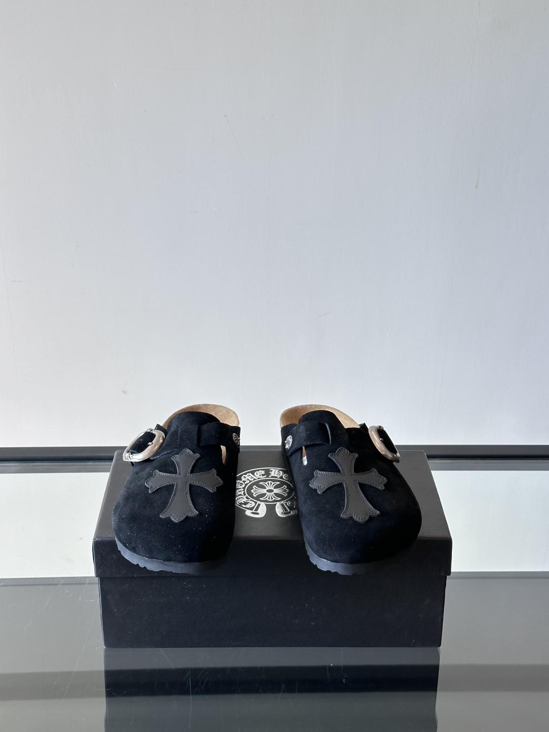 ChromeHearts ✖️Birkenstock联名勃肯鞋🔗🔗进口反绒牛皮搭配克罗心的五金。质感拉满